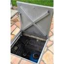 Aknafedlap, AISI304, 600 x 600 mm, ezüst, kiemelhető, rozsdamentes acél, 12 mm mély tálcával, burkolható, gázrugós, vízelvezető vályú