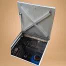 Aknafedlap, AISI304, 600 x 600 mm, ezüst, teleszkópos, rozsdamentes acél, 12 mm mély tálcával, burkolható, gázrugós, vízelvezető vályú