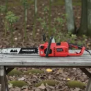 Elektromos láncfűrész, Worcraft WCE-2816 S, piros/fekete, 2400 W, vezetősín: 40,6 cm, 230 V, 14 m/s láncsebesség, 140 ml olajtartály