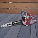 Benzinmotoros láncfűrész, Worcraft GCS52-20D, piros/szürke/fekete, 2200 W, vezetősín: 50 cm, üzemanyagtartály: 550 ml, 260 ml olajtartály