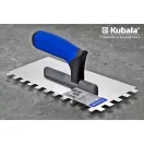 Fogazott glettvas, Kubala 0245 G11, kék nyél, 27 x 13 cm, fogazás: 12 mm, egyenes, rozsdamentes acél lap, 2K műanyag markolat