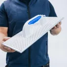 Polisztirol simító, Kubala 0343 G-20, 38 x 16 cm, műanyag test, perforált horganyzott lemez felület, 3K műanyag markolat, polisztirolhoz