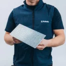 Polisztirol simító, Kubala 0344, 27 x 13 cm, műanyag test, perforált horganyzott lemez felület, 3K műanyag markolat, polisztirolhoz