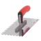 Fogazott glettvas, Strend Pro Premium Bravo Red SoftHand, piros nyél, 27 x 13 cm, fogazás: 8 mm, egyenes, rozsdamentes acél lap, műanyag markolat