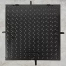 Fém aknafedlap, Strend Pro MC60, fekete, 600 x 600 mm, zárható, lemezvastagság: 3 mm, csúszásgátló felület, UV-álló, 150 kg teherbírás