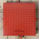 Fém aknafedlap, Strend Pro MC50, bordó, 500 x 500 mm, zárható, lemezvastagság: 3 mm, csúszásgátló felület, UV-álló, 150 kg teherbírás