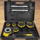 Kézi menetvágó készlet, Strend Pro RDS-8835, sárga/fekete, 5 db (1/2", 3/4", 1", 6/4", 2") menetvágó fej, fogantyú, racsnis tokmány