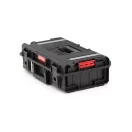 Szerszámosdoboz, Qbrick Patrol System One 200 Technik, 58,5 × 38,5 × 19 cm, fekete, 15,4 l, 6 kivehető tartály, por- és vízálló, alumínium rögzítőléc, munkaasztalként használható