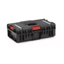 Szerszámosdoboz, Qbrick Patrol System One 200 Technik, 58,5 × 38,5 × 19 cm, fekete, 15,4 l, 6 kivehető tartály, por- és vízálló, alumínium rögzítőléc, munkaasztalként használható