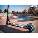 Trükkroller, SOKE XTR, türkiz/fekete, 87 cm, 11 cm 88A alumínium magos kerekek, ABEC-9 csapágy, T kormány, HIC kompresszió, Hybrid Steel fék, tripla króm bilincs, maximum 100 kg
