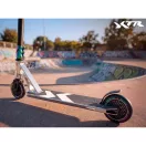 Trükkroller, SOKE XTR, ezüst/fekete, 87 cm, 11 cm 88A alumínium magos kerekek, ABEC-9 csapágy, T kormány, HIC kompresszió, Hybrid Steel fék, tripla króm bilincs, maximum 100 kg