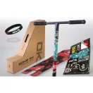 Trükkroller, SOKE BOX, fekete, The Box Red Cyber minta, 92 cm, 11 cm 88A alumínium magos kerekek, ABEC-9 csapágy, T kormány, SCS kompresszió, Flex Fender fék, négy csavaros 4NEROClamp bilincs, maximum 100 kg