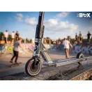 Trükkroller, SOKE BOX, ezüst, 92 cm, 11 cm 88A alumínium magos kerekek, ABEC-9 csapágy, T kormány, SCS kompresszió, Flex Fender fék, négy csavaros 4NEROClamp bilincs, maximum 100 kg