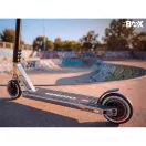 Trükkroller, SOKE BOX, ezüst, 92 cm, 11 cm 88A alumínium magos kerekek, ABEC-9 csapágy, T kormány, SCS kompresszió, Flex Fender fék, négy csavaros 4NEROClamp bilincs, maximum 100 kg