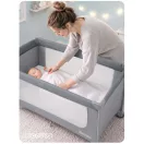 Utazó gyerekágy, Ricokids RK-240, szürke, 125 x 65 cm, magasság: 78 cm, levehető oldalsó bejárat, 2 fékezhető kerék, összecsukható, matraccal, teherbírás: 15 kg