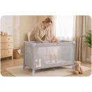 Utazó gyerekágy, Ricokids RK-240, szürke-levendula, 125 x 65 cm, magasság: 78 cm, levehető oldalsó bejárat, 2 fékezhető kerék, összecsukható, matraccal, teherbírás: 15 kg