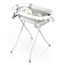 Utazó gyerekkád, Ricokids RK-287, fehér/szürke, 85 x 45 cm, 45 l, összecsukható, hőmérővel, hőérzékelős dugóval, kivehető párnával, állvánnyal, teherbírás: 45 kg, 0-3 éves korig