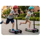 Háromkerekű roller, Ricokids Leddi, fekete, LED világítás a fellépőben, balanszos irányítás, állítható fém kormány, max. 35 kg