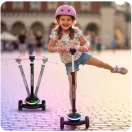 Háromkerekű roller, Ricokids Leddi, fekete/rózsaszín, LED világítás a fellépőben, balanszos irányítás, állítható fém kormány, max. 35 kg