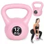 Kettlebell súlyzó, ModernHome CK-12-PK, rózsaszín, 12 kg, műanyag burkolat, cement töltet, lapos talp, strapabíró, kezdőknek és haladóknak