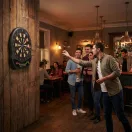 Elektronikus dartstábla, Multistore AP-400, átmérő: 48 cm, 27 játékmód, 202 variáció, 2 LCD kijelző, 8 játékosig, 12 db darts + póthegyek