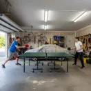 Pingpong készlet, Multistore AL-304, 2 ütő + 3 labda, ergonomikus markolat, csúszásgátló bevonat, műanyag tok, fa és gumi, labdaátmérő 4 cm, kezdőknek és haladóknak