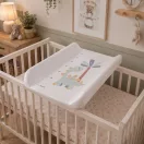Pelenkázó lap, ECOTOYS HA-T09, dinoszaurusz mintás, 85 x 50 cm, kontúros, merev HDF merevítéssel, PVC felületű, könnyen tisztítható, magasságmérővel