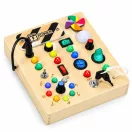 Készségfejlesztő játék, ECOTOYS MLD-8878, fa, 18 x 16 x 3 cm, LED fényeffektekkel, kapcsolókkal, gombokkal, forgatható tekerőkkel, kulcsos indítóval, ventilátorral, hátoldalán számokkal, 3 éves kortól
