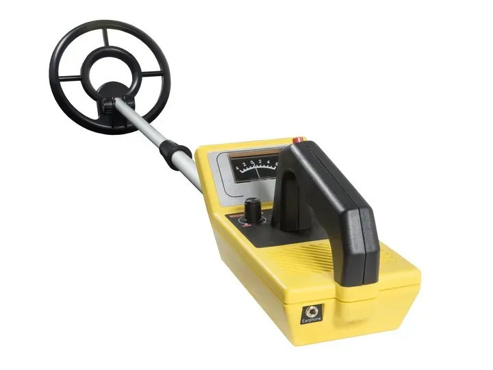 Fémdetektor, Cobra Tector CT-1061, 60-91 cm – 5. kép Fémdetektor használat közben