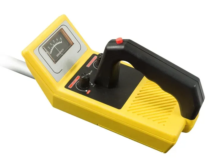 Fémdetektor, Cobra Tector CT-1061, 60-91 cm – 7. kép Analóg kijelző
