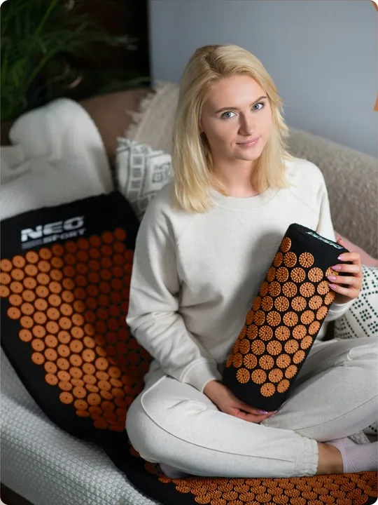 Akupresszúrás szőnyeg, Neo-Sport NS-901, fekete/arany – 6. kép Akupresszúrás szőnyeg, Neo-Sport NS-901, fekete/arany – 6. kép