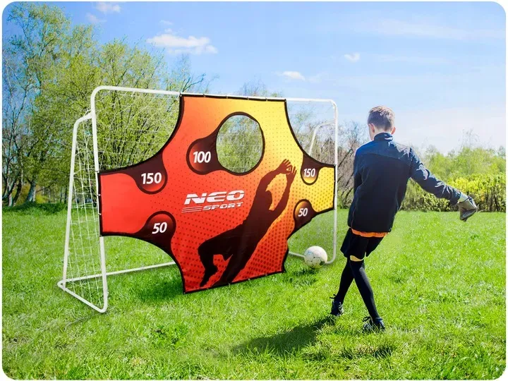 Futballkapu, Neo-Sport, 245 x 155 x 80 cm – 5. kép Gyerekek futballoznak a kapura